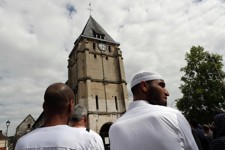 Rouen: card. Bagnasco, grati a islamici per la loro risposta © ANSA/AP