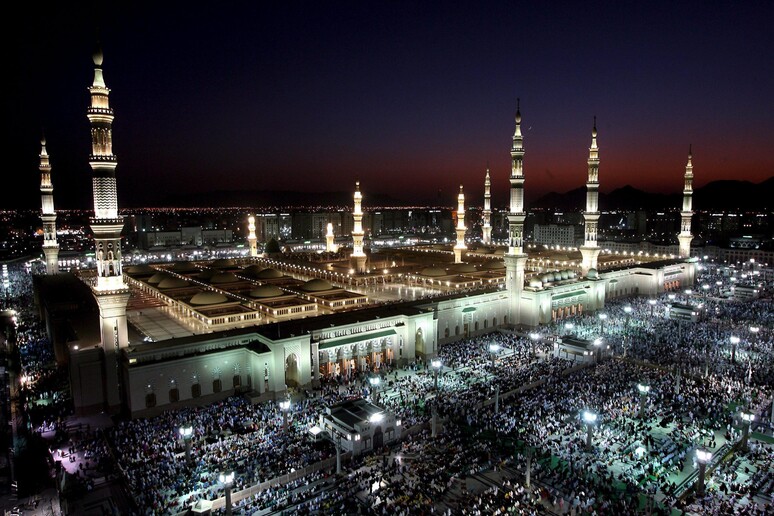 La moschea del Profeta Maometto a Medina, città santa dell 'Islam © ANSA/EPA