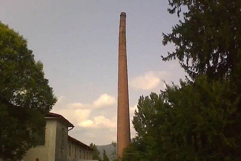 La ciminiera di Rubignacco a Cividale del Friuli, ha 130 anni e ha retto a 5 terremoti (fonte: Enzo Boschi) - RIPRODUZIONE RISERVATA