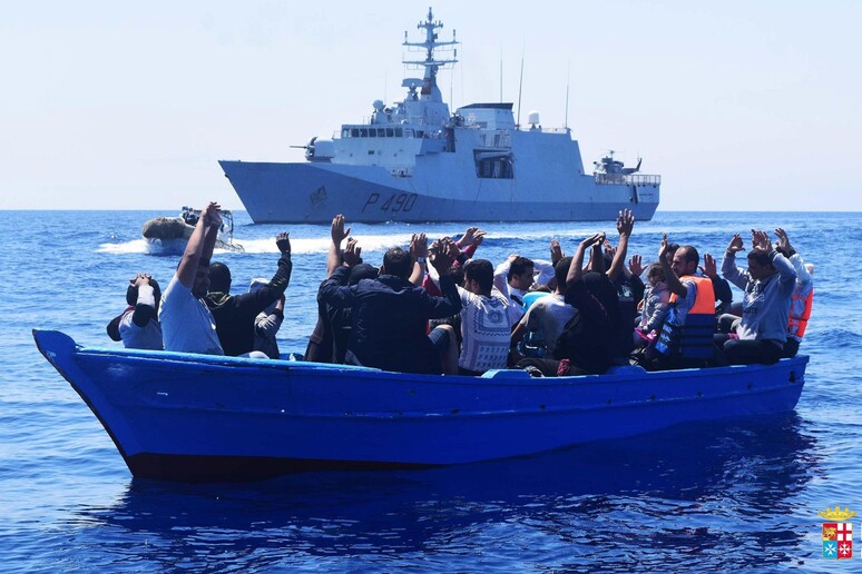 Immigrati salvati nel Mediterraneo -     RIPRODUZIONE RISERVATA