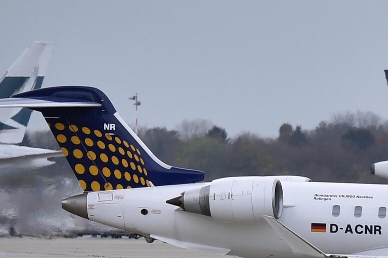 Un aereo Eurowings (foto di archivio) - RIPRODUZIONE RISERVATA