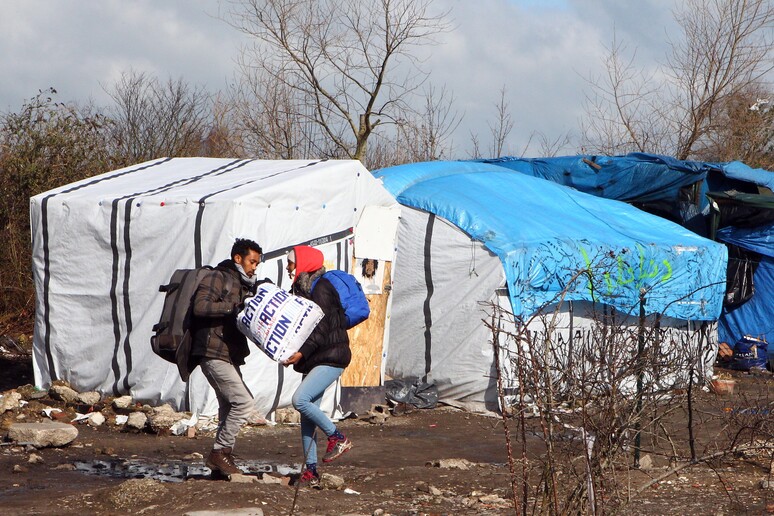 Migranti: Ue, ricollocare obbligatorio, per ora no infrazioni © ANSA/AP
