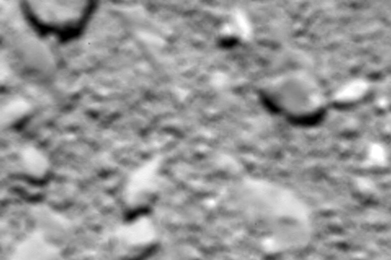 Una delle ultime immagini, scattate da Rosetta, della Cometa  67P/Churyumov-Gerasimenko ( EPA/ESA/ROSETTA/MPS FOR OSIRIS) © ANSA/EPA