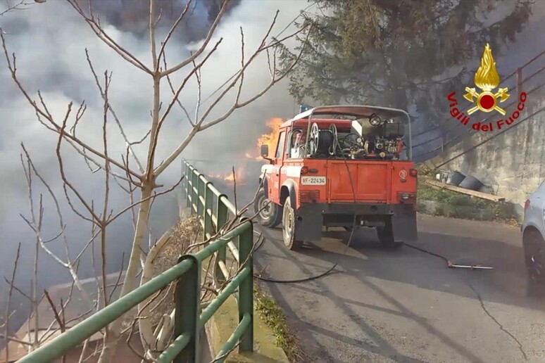 Incendio in boschi Liguria - RIPRODUZIONE RISERVATA