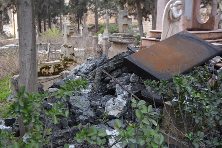 Cimitero di Aleppo - RIPRODUZIONE RISERVATA