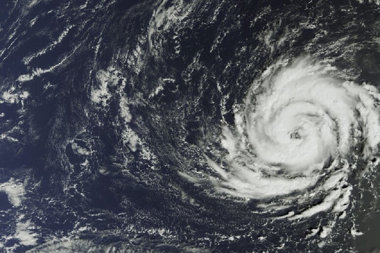 L’uragano Ophelia visto dal satellite Sentinel 3° (fonte: Copernicus Sentinel/ESA) - RIPRODUZIONE RISERVATA
