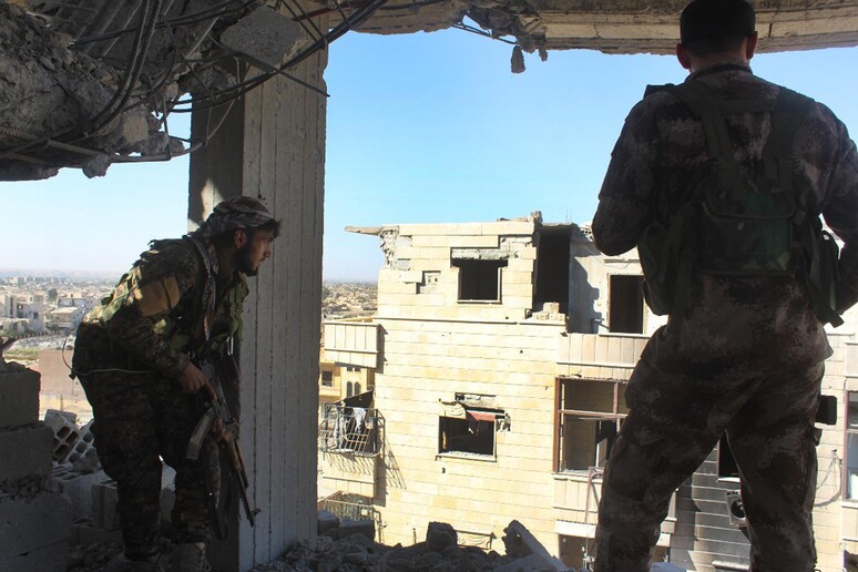 Foto d 'archivio di soldati a Raqqa © ANSA/AP