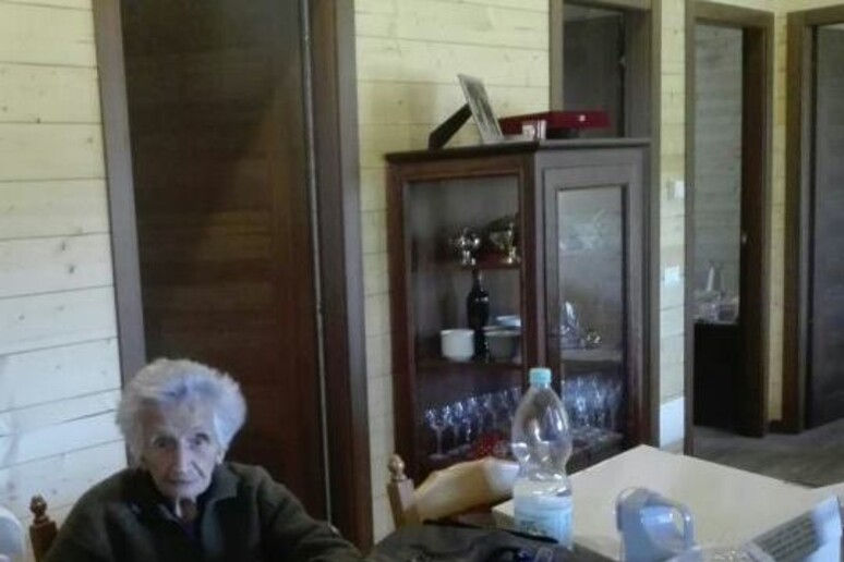Peppina, la 95enne di Fiastra sfrattata, lascia la casa - RIPRODUZIONE RISERVATA