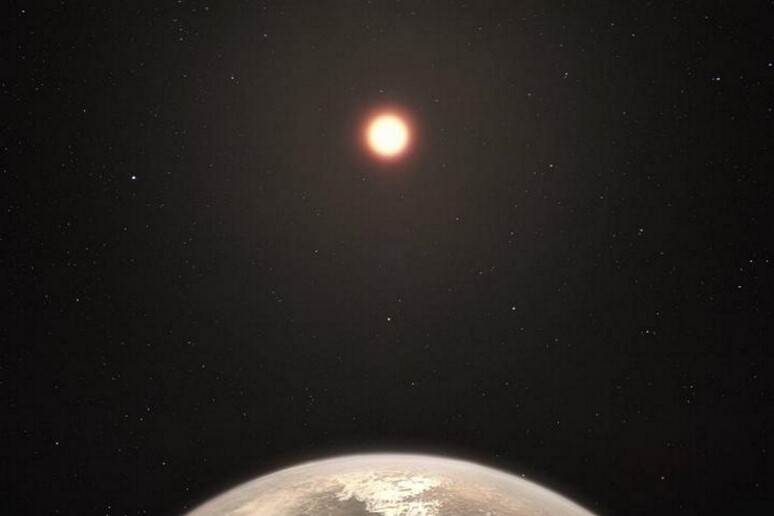 Rappresentazione artistica del pianeta Ross 128 b, con la stella madre sullo sfondo (fonte: ESO/M. Kornmesser) - RIPRODUZIONE RISERVATA