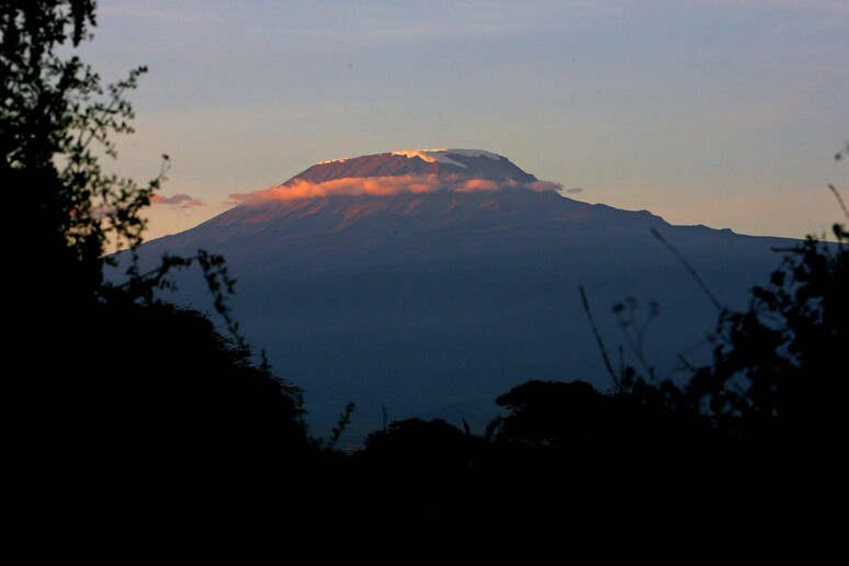 Il Kilimangiaro in una foto di archivio - RIPRODUZIONE RISERVATA