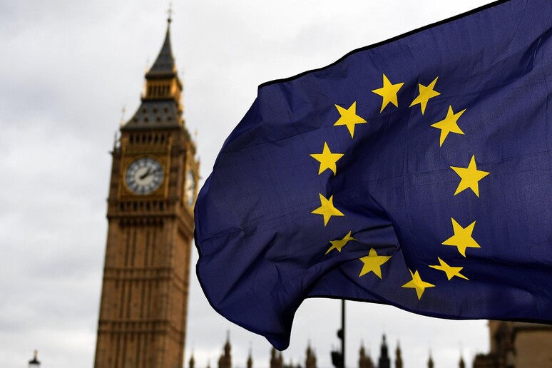 Una bandiera UE a Londra © ANSA/EPA