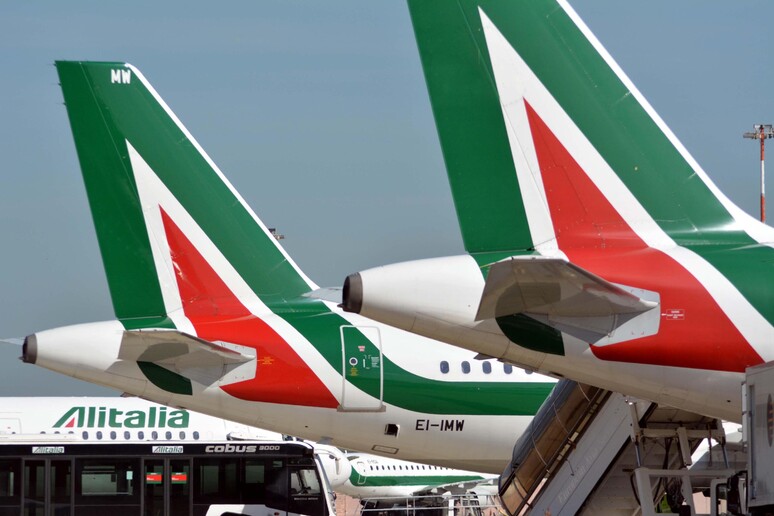 Aerei Alitalia all 'aeroporto di Roma Fiumicino - RIPRODUZIONE RISERVATA