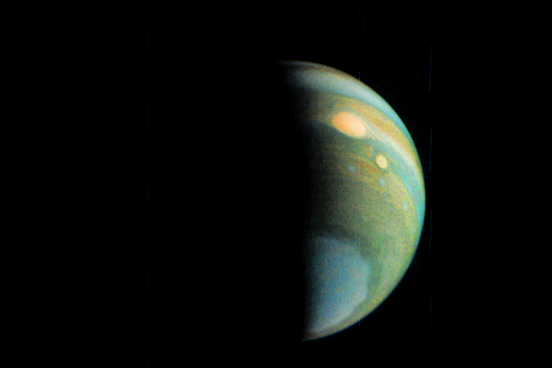 Un 'elaborazione di una immagine di Giove ripresa dalla sonda Juno (fonte: NASA/JPL-Caltech/SwRI/MSSS/Gerald Eichstädt) - RIPRODUZIONE RISERVATA