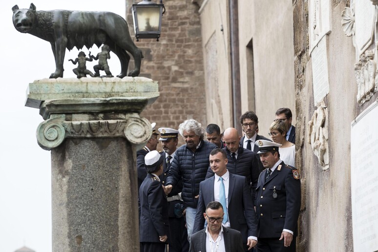Beppe Grillo in Campidoglio in una foto d 'archivio - RIPRODUZIONE RISERVATA