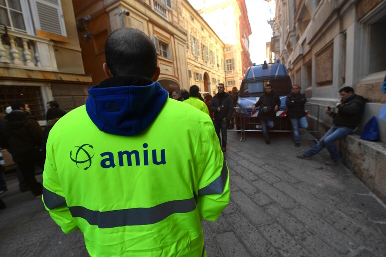 Rifiuti: fusione Amiu - Iren Ambiente, proteste a Genova - RIPRODUZIONE RISERVATA