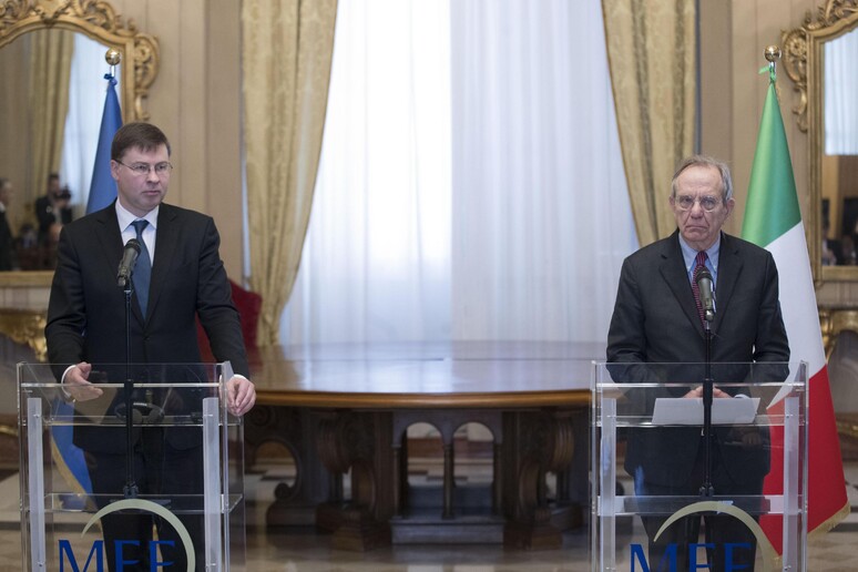 Padoan meets Dombrovskis - RIPRODUZIONE RISERVATA