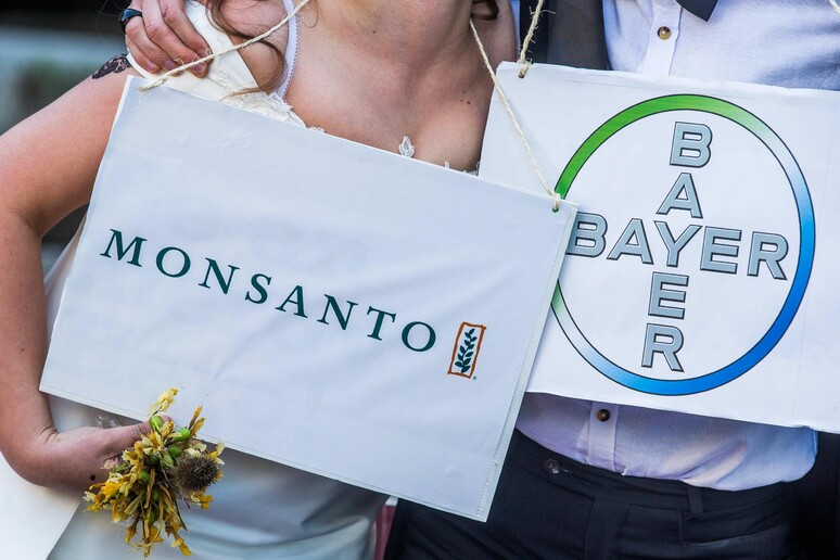 Bayer: chiesta l 'autorizzazione all 'Ue per la fusione con Monsanto © ANSA/EPA