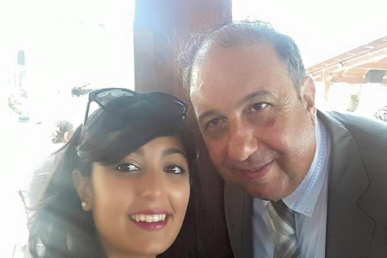Gemma Amendolia con il padre, Mauro, in una foto dal profilo Fb della donna - RIPRODUZIONE RISERVATA