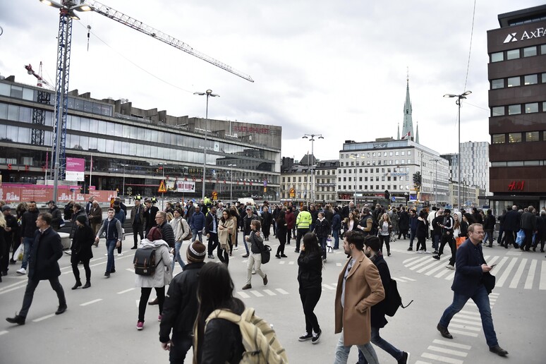 Foto della folla a Stoccolma © ANSA/AP