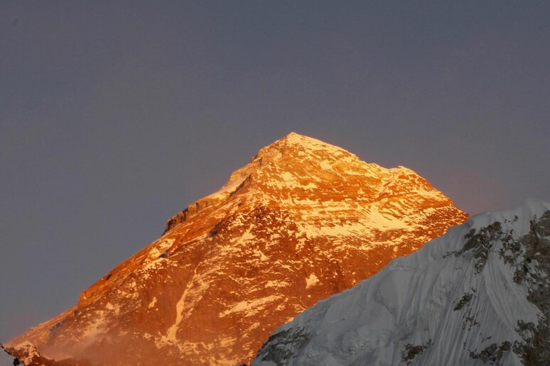 Nepal Everest © ANSA/AP