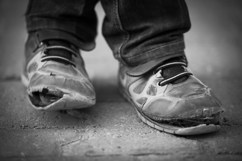 Povertà anticipa pubertà, rischio quadruplo per i maschi - RIPRODUZIONE RISERVATA