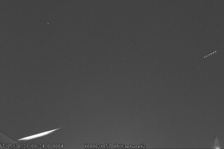 Il bolide osservato dalla telecamera a Cuneo (fonte: IMTN (Italian Meteor and TLE Network), stazione di Cuneo/ Associazione Astrofili Bisalta) - RIPRODUZIONE RISERVATA