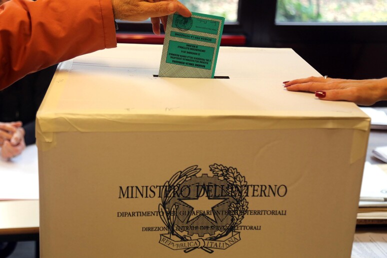 Foto d 'archivio di una scheda elettorale - RIPRODUZIONE RISERVATA