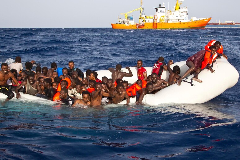 Migranti: Kurz, stop ai trasferimenti da Lampedusa - RIPRODUZIONE RISERVATA
