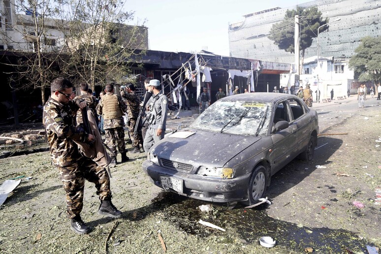 La scena dell 'attentato a Kabul © ANSA/EPA