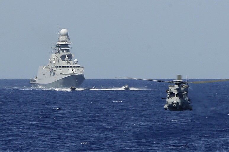La nave Bergamini impegnata nell 'operazione  'Mare Sicuro ' in una foto del 13 settembre 2015 - RIPRODUZIONE RISERVATA