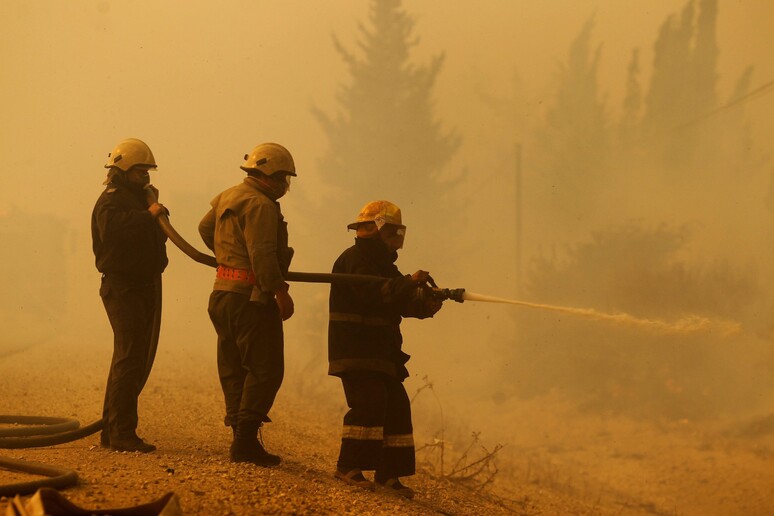Pompieri in azione in Israele (foto di archivio). -     RIPRODUZIONE RISERVATA