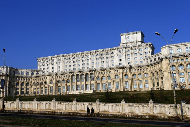 Bucarest, il palazzo del parlamento - RIPRODUZIONE RISERVATA
