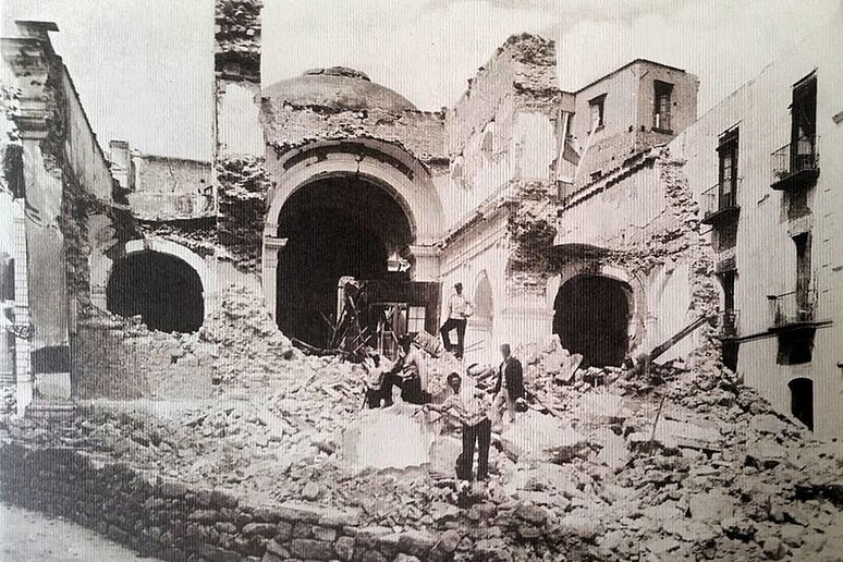 Isola di Ischia, Casamicciola, Chiesa distrutta dal terremoto del 1883  (fonte: Giorgio Sommer) - RIPRODUZIONE RISERVATA