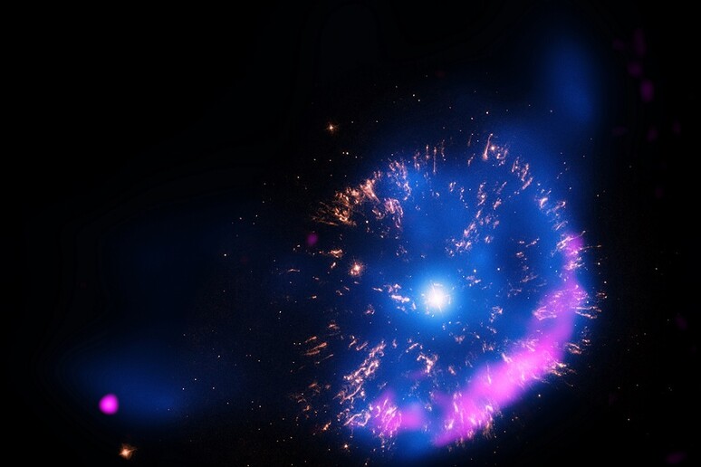 Trovata la  'miccia ' di un 'esplosione stellare di 600 anni fa (fonte: X-ray: NASA/CXC/RIKEN/D.Takei et al; Optical: NASA/STScI; Radio: NRAO/VLA) - RIPRODUZIONE RISERVATA