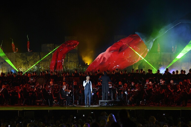 Andrea Bocelli sul palco del Teatro del Silenzio a Lajatico, Pisa - RIPRODUZIONE RISERVATA