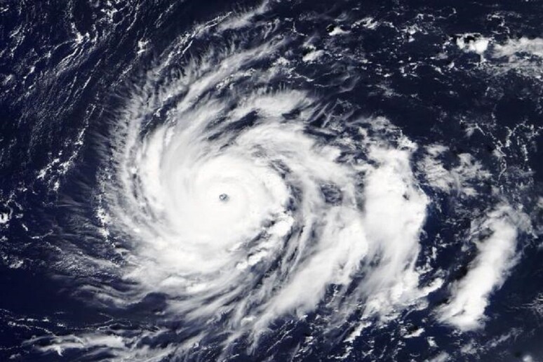 L’uragano Lee fotografato dal satellite Terra della Nasa (fonte: NASA Goddard MODIS Rapid Response Team) - RIPRODUZIONE RISERVATA