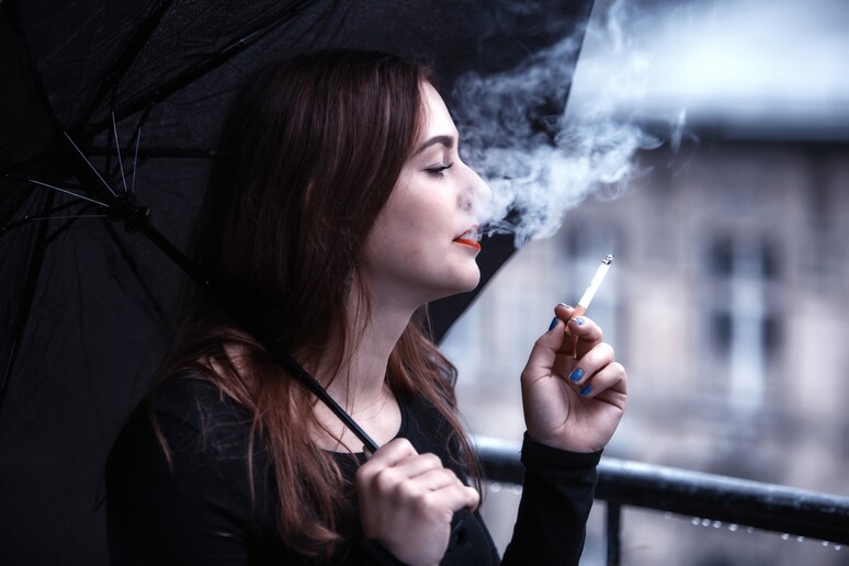 Fumo, dieci regole per mantenere il buon proposito di smettere - RIPRODUZIONE RISERVATA
