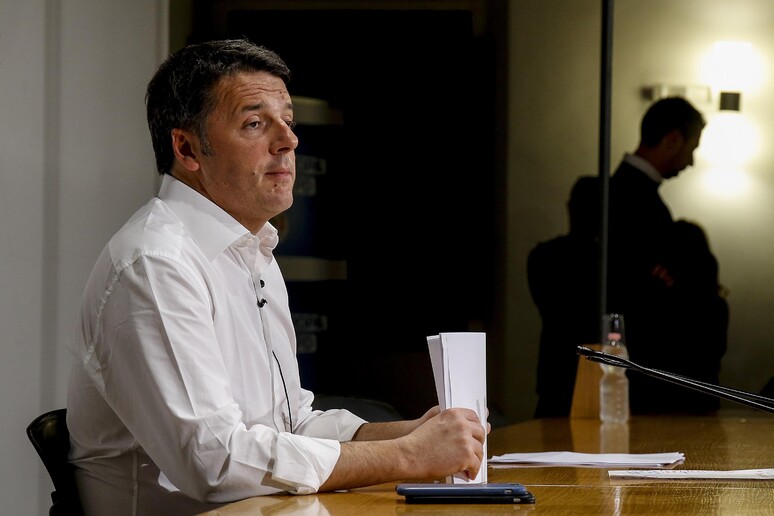 Il segretario del Partito Democratico, Matteo Renzi, durante la conferenza stampa in occasione della  presentazione delle liste dei candidati alle prossime elezioni politiche - RIPRODUZIONE RISERVATA