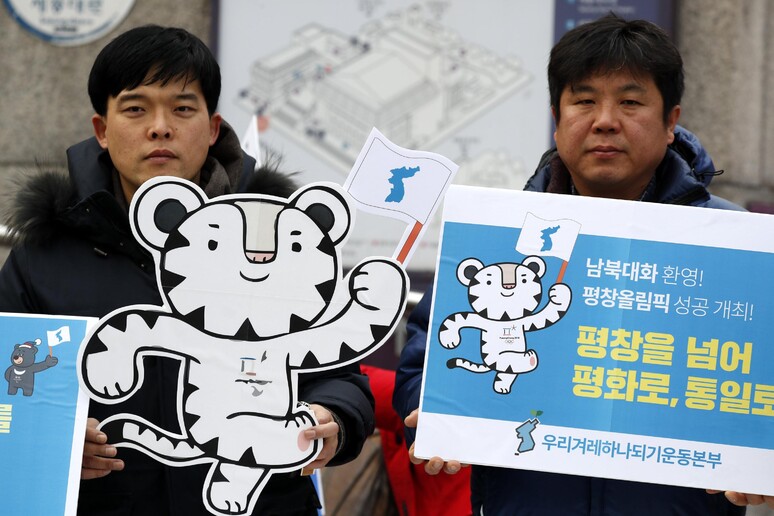 Membri del  'Movement of One Corea ' © ANSA/EPA