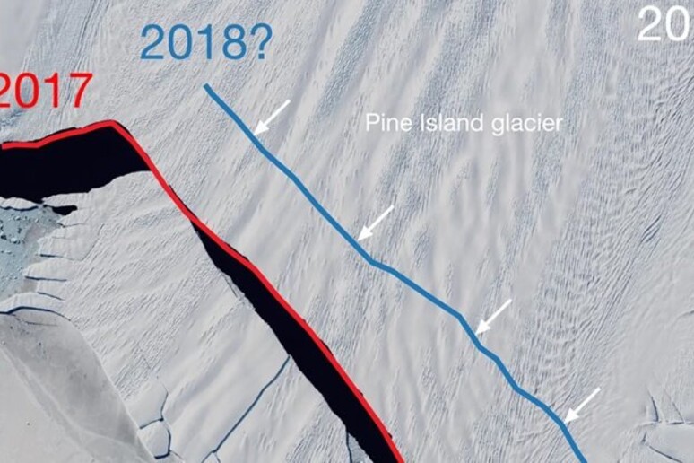 La crepa lungo la piattaforma di ghiaccio di Pine Iceland, in Antartide, fotografata dal satellite Landsat (fonte: Landsat OLI imagery processed by Stef Lhermitte/Delft University of Technology) - RIPRODUZIONE RISERVATA