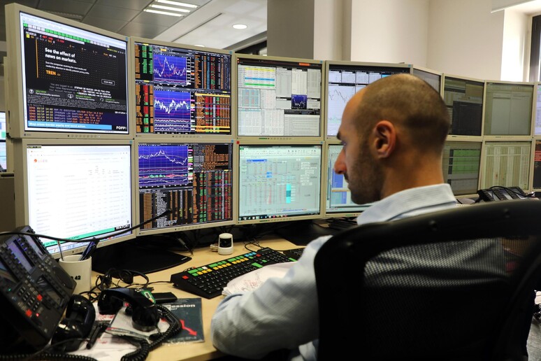 Borsa: l'Europa positiva attende Wall Street, Milano +0,7%