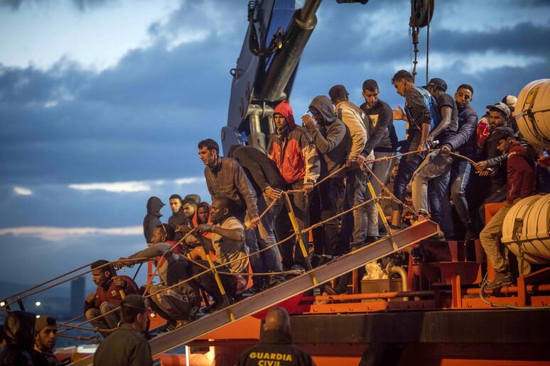 Migranti arrivano nel sud della Spagna © ANSA/AP