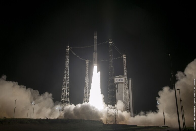 Tredicesimo successo per il lanciatore europeo Vega - RIPRODUZIONE RISERVATA
