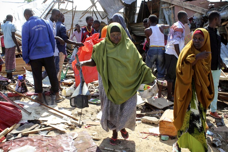 Il luogo di un attacco a Mogadiscio in una foto di archivio © ANSA/EPA
