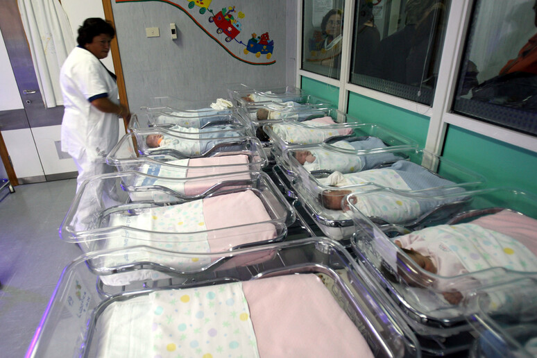 Un reparto maternità - RIPRODUZIONE RISERVATA