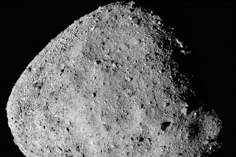 L 'asteroide Bennu fotografato dalla sonda Osiris-Rex della Nasa (fonte: NASA/Goddard/University of Arizona) - RIPRODUZIONE RISERVATA