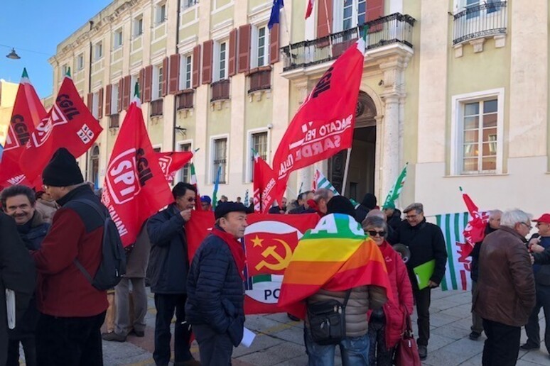 Manovra: pensionati in piazza a Cagliari contro i tagli - RIPRODUZIONE RISERVATA