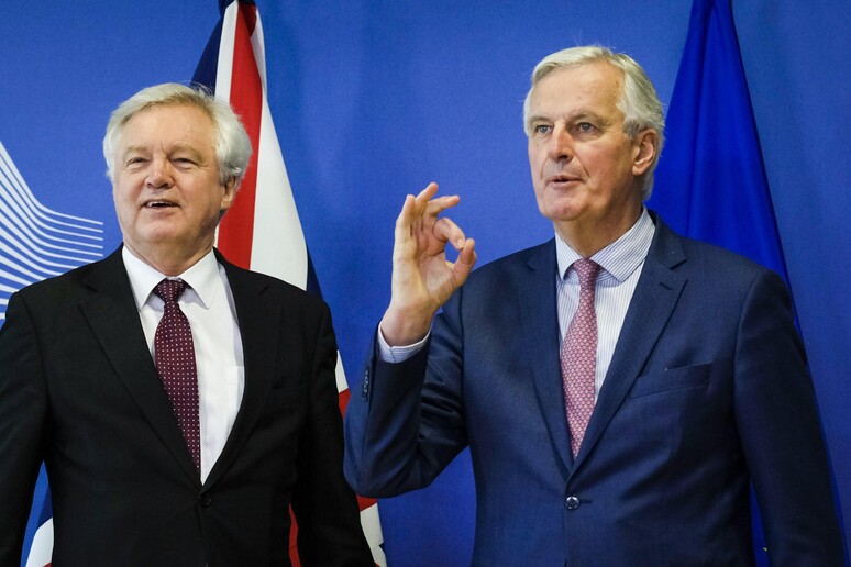 David Davis e Michel Barnier © ANSA/EPA