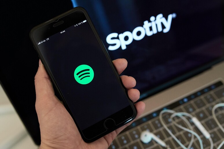 Spotify testa versione per guida sicura - RIPRODUZIONE RISERVATA