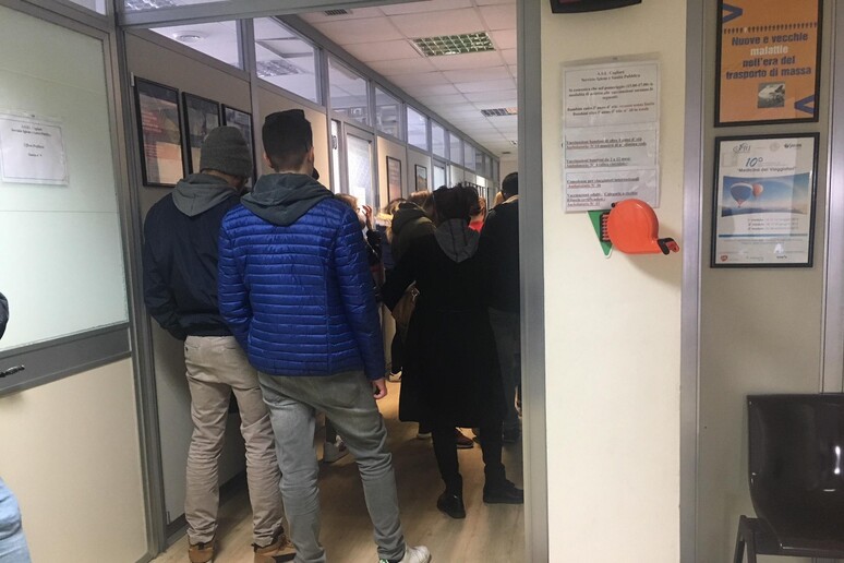 Allarme meningite: fila alla Asl di Cagliari - RIPRODUZIONE RISERVATA